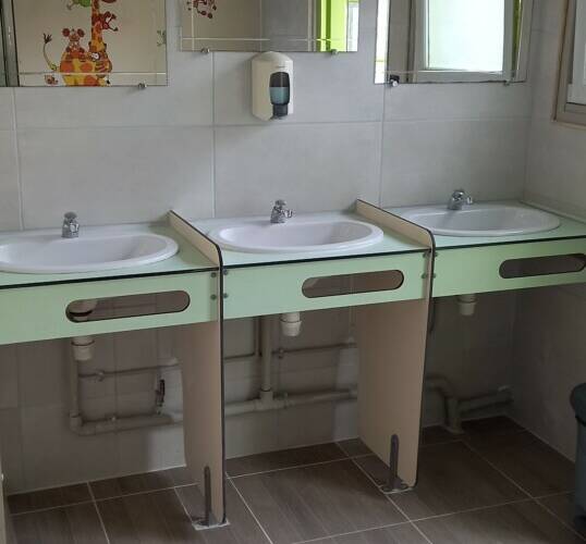 Sanitaires femmes rénovés Sanitaires femmes rénovés