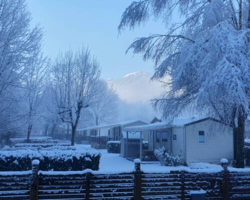 Camping sous la neige